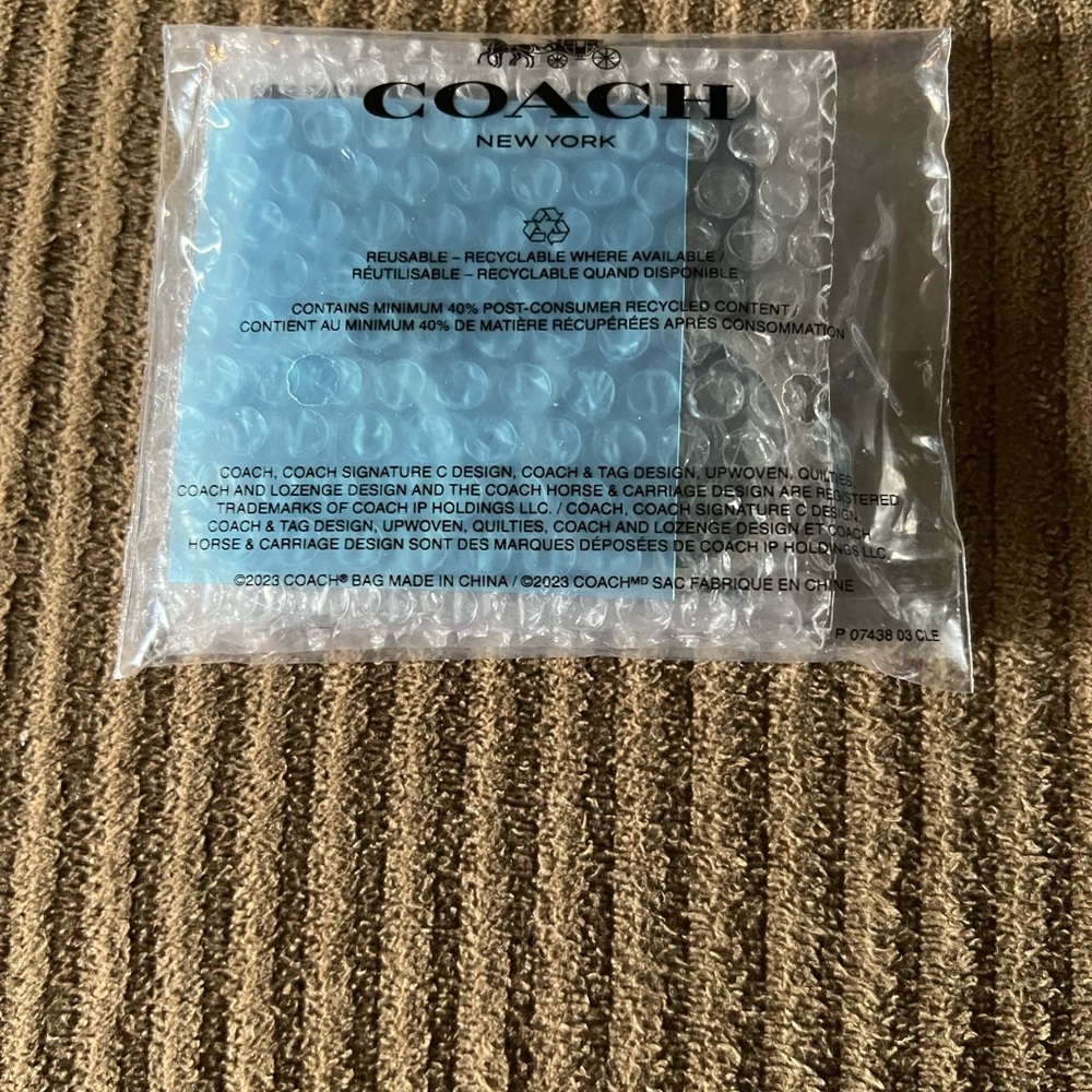 Coach Hoop Earrings nwt in packaging - Picture 2 of 3